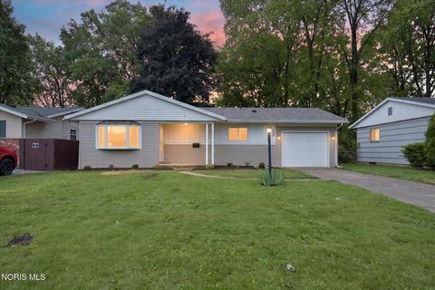 Photo of 1489 Amesbury Road, Toledo, OH 43612 (MLS # 10008336)