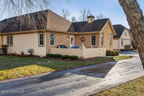 Photo of 1037 Turnbury Lane, Perrysburg, OH 43551 (MLS # 10004176)