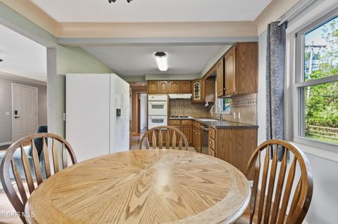 Tiny photo for 604 Valley Drive, Rossford, OH 43460 (MLS # 10007890)