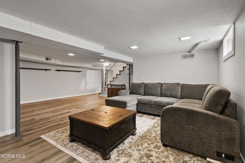 Tiny photo for 604 Valley Drive, Rossford, OH 43460 (MLS # 10007890)