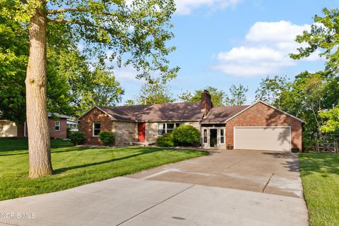 Photo of 604 Valley Drive, Rossford, OH 43460 (MLS # 10007890)