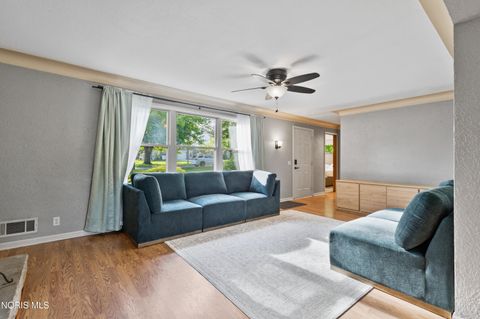 Tiny photo for 604 Valley Drive, Rossford, OH 43460 (MLS # 10007890)