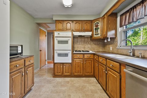 Tiny photo for 604 Valley Drive, Rossford, OH 43460 (MLS # 10007890)