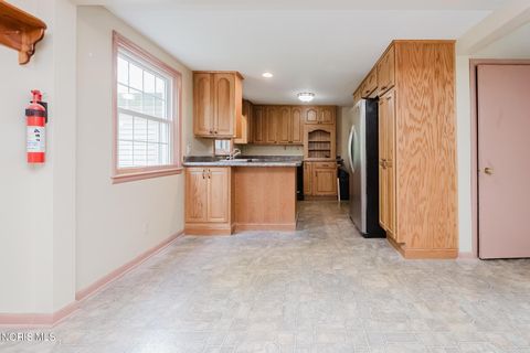 Tiny photo for 1734 W Main Cross Street, Findlay, OH 45840 (MLS # 10009978)