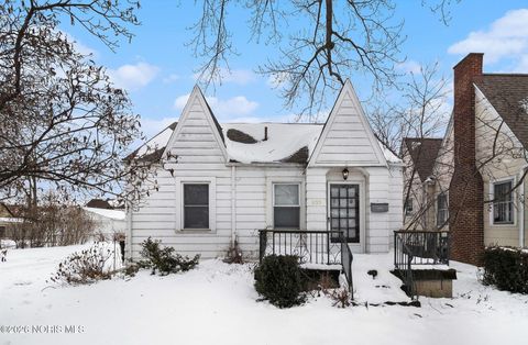 Photo of 933 Wright Avenue, Toledo, OH 43609 (MLS # 10003765)