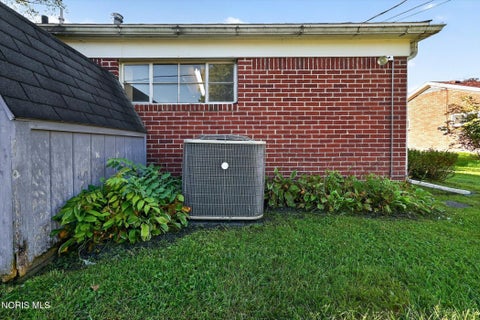 Tiny photo for 5040 Macklyn Drive, Toledo, OH 43615 (MLS # 10013688)