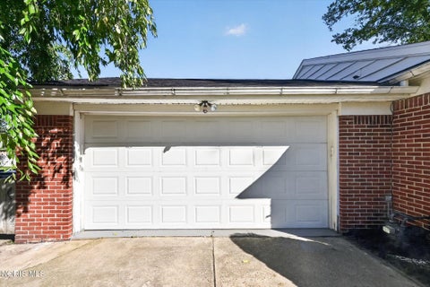 Tiny photo for 5040 Macklyn Drive, Toledo, OH 43615 (MLS # 10013688)
