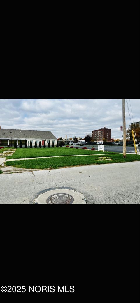 Photo of 2015 Putnam Street, Toledo, OH 43620 (MLS # 10001221)