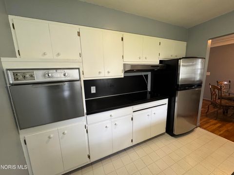 Tiny photo for 123 Carr Avenue, Bowling Green, OH 43402 (MLS # 10007615)