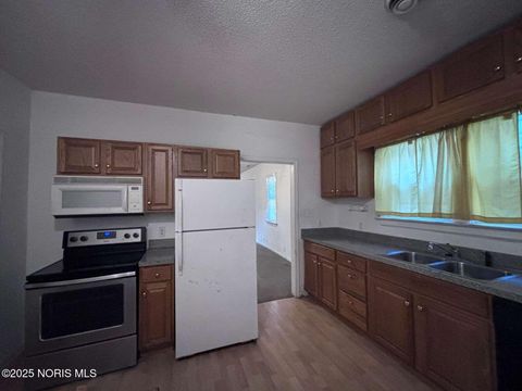 Tiny photo for 2735 Fremont Street, Toledo, OH 43605 (MLS # 10002544)