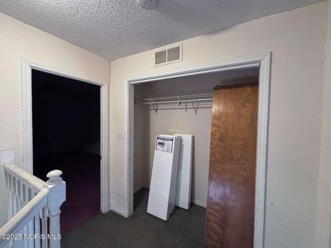 Tiny photo for 2735 Fremont Street, Toledo, OH 43605 (MLS # 10002544)