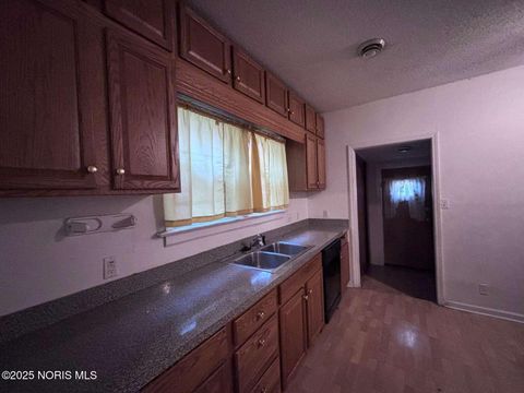 Tiny photo for 2735 Fremont Street, Toledo, OH 43605 (MLS # 10002544)