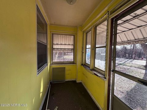 Tiny photo for 2735 Fremont Street, Toledo, OH 43605 (MLS # 10002544)