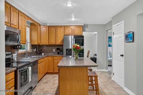 Tiny photo for 538 Cambridge Park, Maumee, OH 43537 (MLS # 10000329)