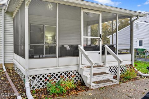 Tiny photo for 538 Cambridge Park, Maumee, OH 43537 (MLS # 10000329)
