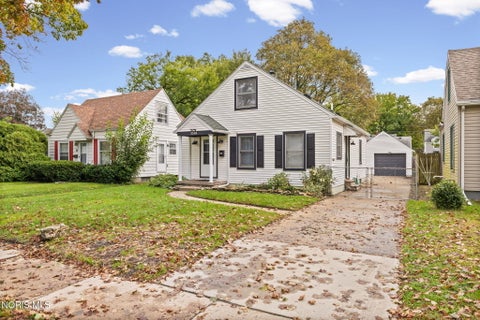 Homes For Sale - 3556 Kershaw Avenue<br/> Toledo, OH 43613