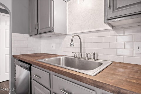 Tiny photo for 3556 Kershaw Avenue, Toledo, OH 43613 (MLS # 10014303)