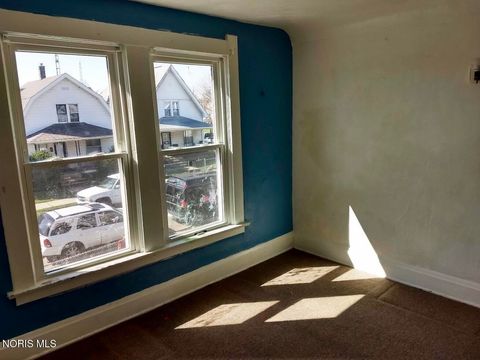 Tiny photo for 1110 Pinewood Avenue, Toledo, OH 43607 (MLS # 10005616)