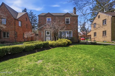 Photo of 2355 Cheltenham Road, Toledo, OH 43606 (MLS # 10005823)