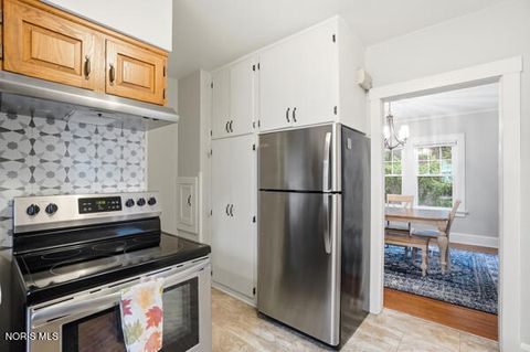 Tiny photo for 737 Inwood Place, Maumee, OH 43537 (MLS # 10004364)