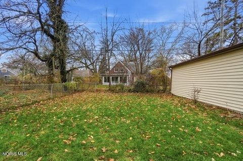 Tiny photo for 737 Inwood Place, Maumee, OH 43537 (MLS # 10004364)