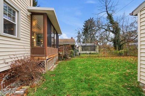 Tiny photo for 737 Inwood Place, Maumee, OH 43537 (MLS # 10004364)