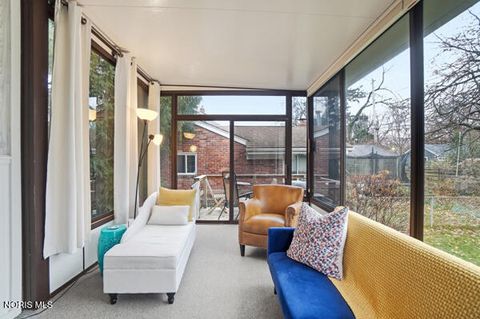 Tiny photo for 737 Inwood Place, Maumee, OH 43537 (MLS # 10004364)