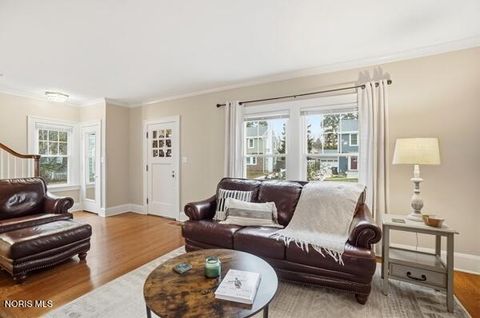 Tiny photo for 737 Inwood Place, Maumee, OH 43537 (MLS # 10004364)