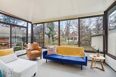 Tiny photo for 737 Inwood Place, Maumee, OH 43537 (MLS # 10004364)