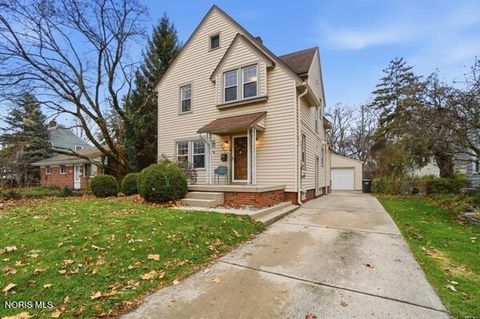 Tiny photo for 737 Inwood Place, Maumee, OH 43537 (MLS # 10004364)