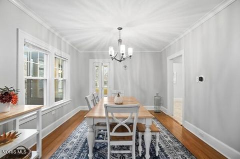 Tiny photo for 737 Inwood Place, Maumee, OH 43537 (MLS # 10004364)