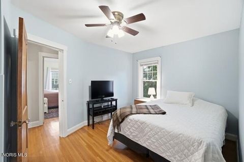 Tiny photo for 737 Inwood Place, Maumee, OH 43537 (MLS # 10004364)