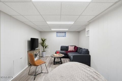 Tiny photo for 737 Inwood Place, Maumee, OH 43537 (MLS # 10004364)