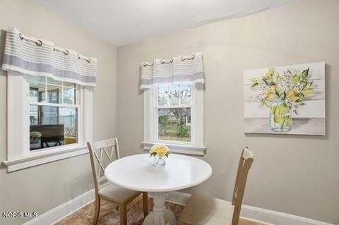 Tiny photo for 737 Inwood Place, Maumee, OH 43537 (MLS # 10004364)