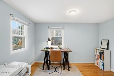 Tiny photo for 737 Inwood Place, Maumee, OH 43537 (MLS # 10004364)