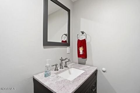 Tiny photo for 737 Inwood Place, Maumee, OH 43537 (MLS # 10004364)