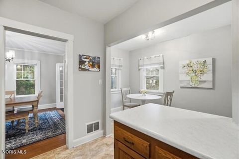 Tiny photo for 737 Inwood Place, Maumee, OH 43537 (MLS # 10004364)