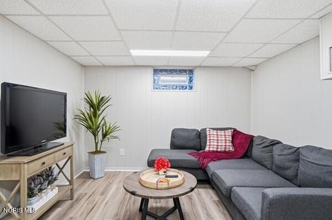 Tiny photo for 737 Inwood Place, Maumee, OH 43537 (MLS # 10004364)