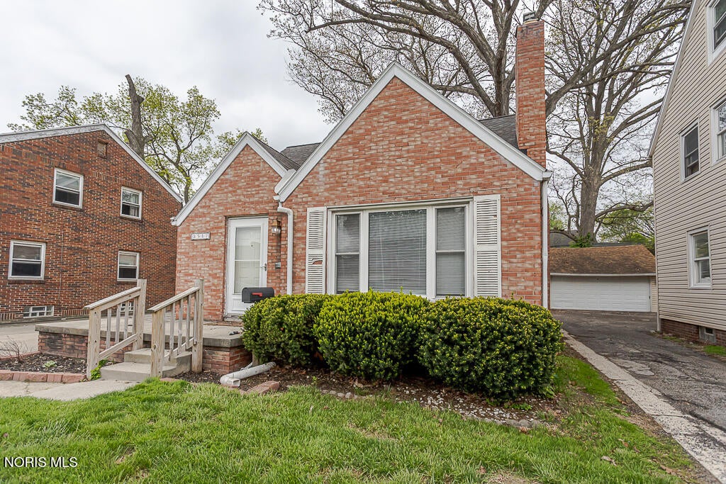 3517 Douglas Road