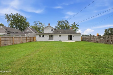 Tiny photo for 334 Elm Street, Fostoria, OH 44830 (MLS # 10013210)
