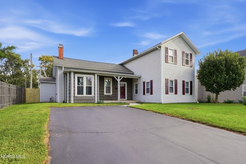 Tiny photo for 334 Elm Street, Fostoria, OH 44830 (MLS # 10013210)