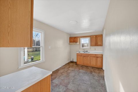 Tiny photo for 915 Mackow Drive, Toledo, OH 43607 (MLS # 10005352)