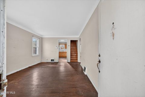 Tiny photo for 915 Mackow Drive, Toledo, OH 43607 (MLS # 10005352)