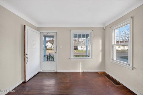 Tiny photo for 915 Mackow Drive, Toledo, OH 43607 (MLS # 10005352)