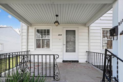 Tiny photo for 915 Mackow Drive, Toledo, OH 43607 (MLS # 10005352)