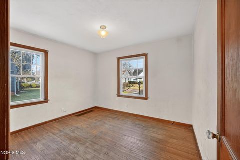 Tiny photo for 915 Mackow Drive, Toledo, OH 43607 (MLS # 10005352)