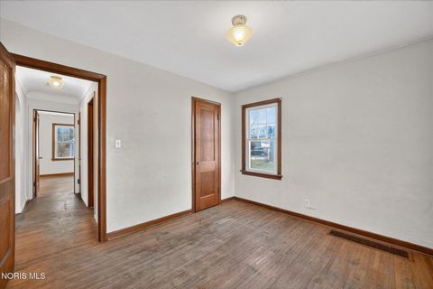 Tiny photo for 915 Mackow Drive, Toledo, OH 43607 (MLS # 10005352)