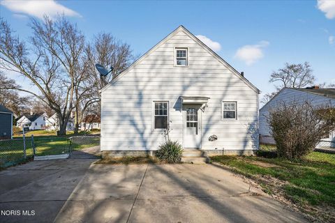 Tiny photo for 915 Mackow Drive, Toledo, OH 43607 (MLS # 10005352)