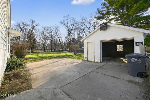 Tiny photo for 915 Mackow Drive, Toledo, OH 43607 (MLS # 10005352)