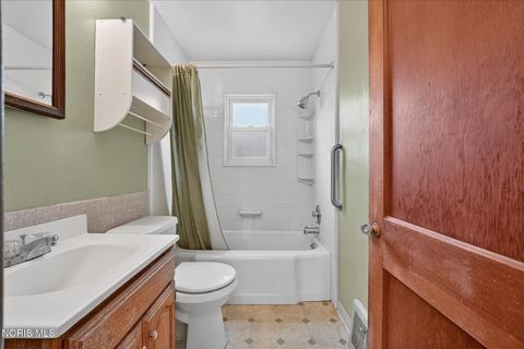 Tiny photo for 915 Mackow Drive, Toledo, OH 43607 (MLS # 10005352)